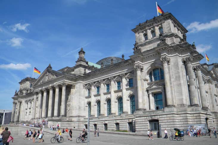 Sitz des Deutschen Bundestages ist der Reichstag in Berlin.